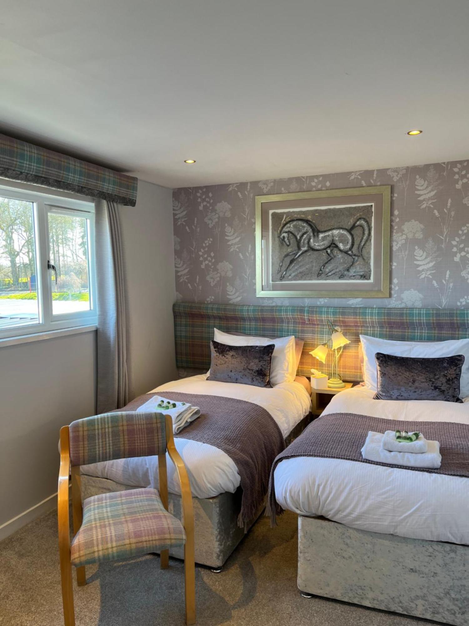 Scottish Equi B&B Lanark Exteriör bild