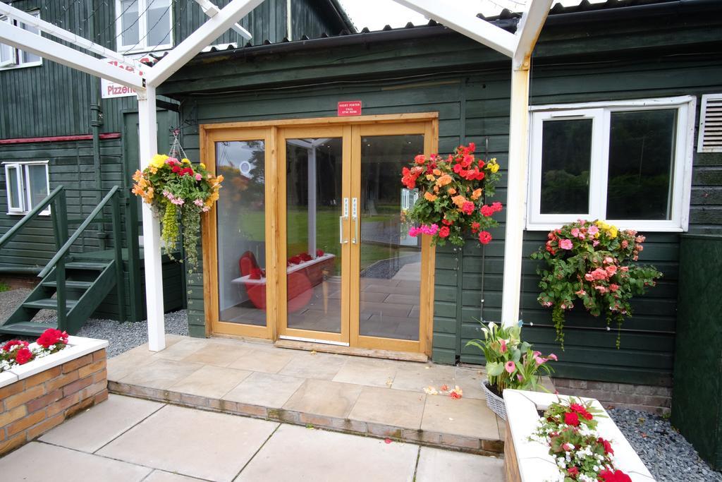 Scottish Equi B&B Lanark Exteriör bild