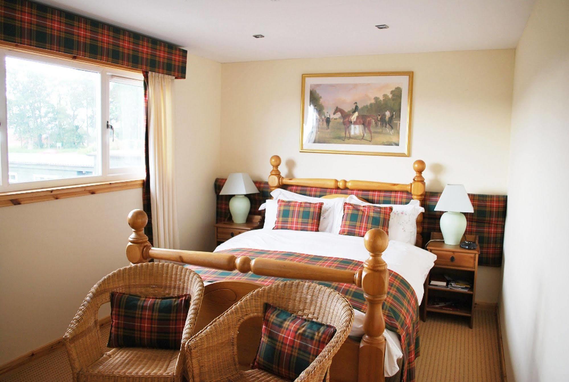 Scottish Equi B&B Lanark Exteriör bild